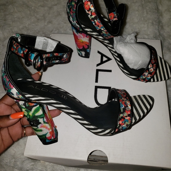 Flower print ankle strap heeled sandal - Picture 2 of 6